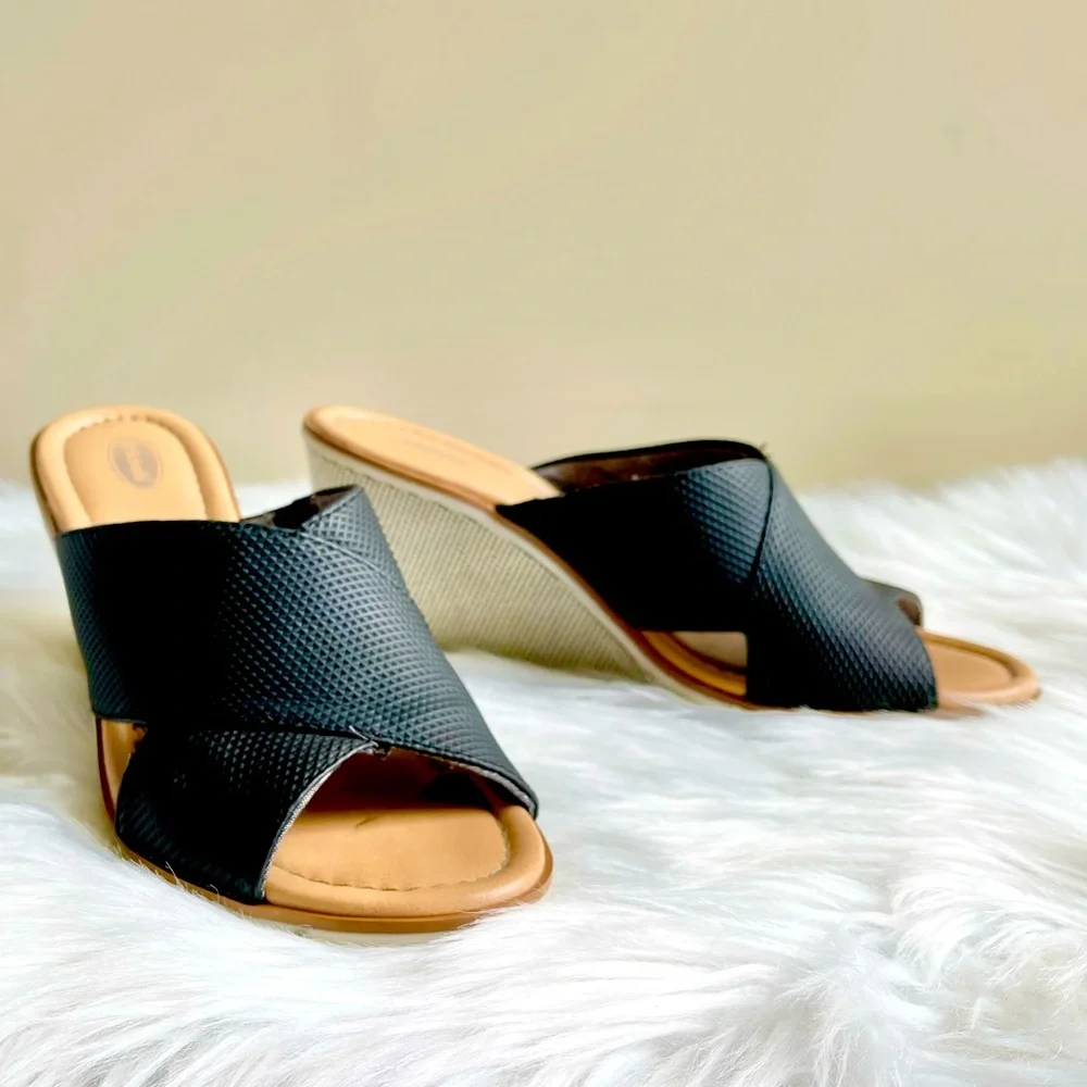 Dr. Schools Black Textured Crossover Sandals